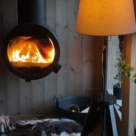 Holiday home Moderne Ved Sjoen Med Badstue