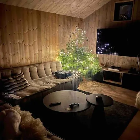 Moderne Ved Sjoen Med Badstue Holiday home *