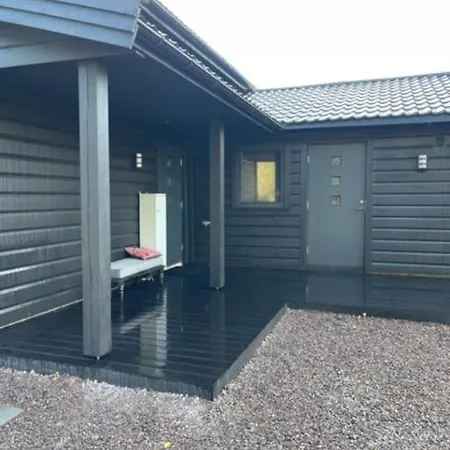 Moderne Ved Sjoen Med Badstue Holiday home Romskog