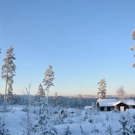 Moderne Ved Sjoen Med Badstue