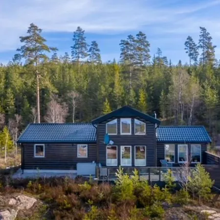 Moderne Ved Sjoen Med Badstue Ferienhaus Romskog