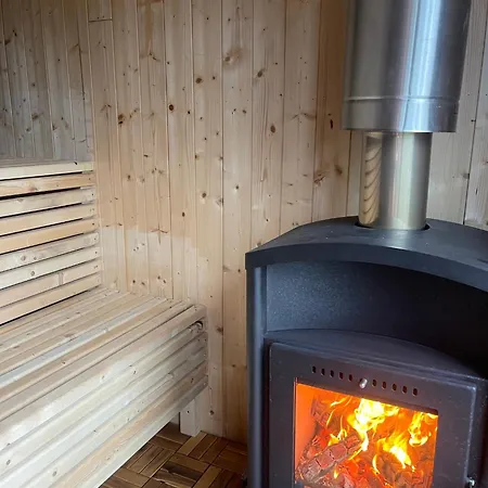 Moderne Ved Sjoen Med Badstue Prázdninový dům