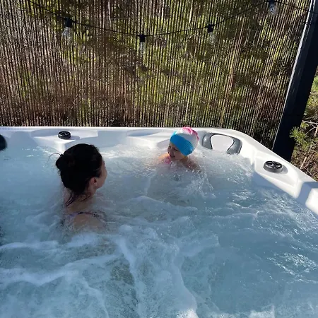 Moderne Ved Sjoen Med Badstue Romskog