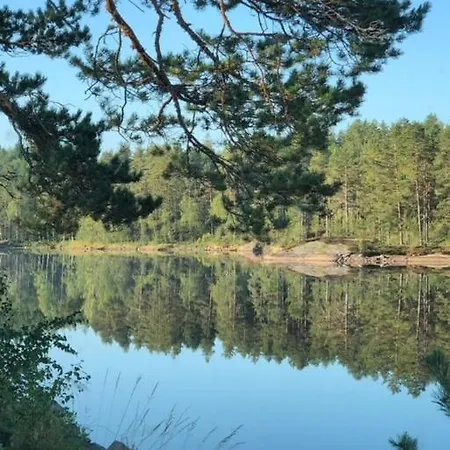 Moderne Ved Sjoen Med Badstue Ferienhaus