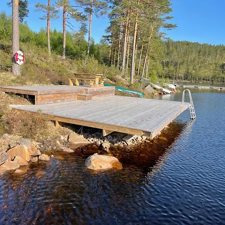 Moderne Ved Sjoen Med Badstue Ferienhaus Romskog