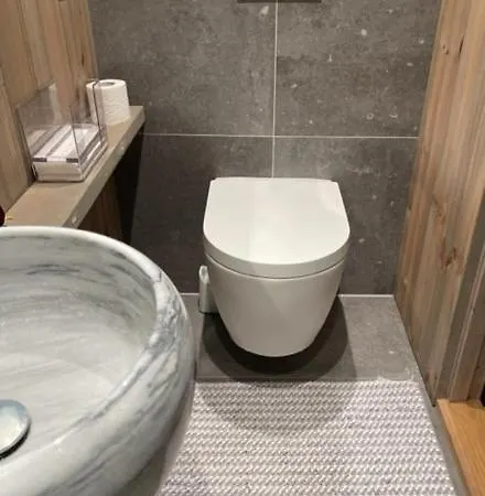 Moderne Ved Sjoen Med Badstue *