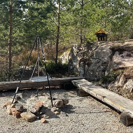 Moderne Ved Sjoen Med Badstue Romskog