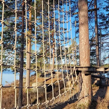 Moderne Ved Sjoen Med Badstue Romskog