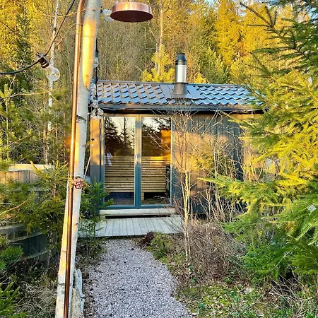 Moderne Ved Sjoen Med Badstue Ferienhaus