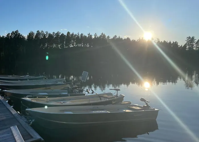 Moderne Ved Sjoen Med Badstue Romskog