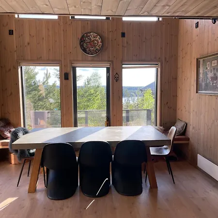 Moderne Ved Sjoen Med Badstue Vakantiehuis Romskog